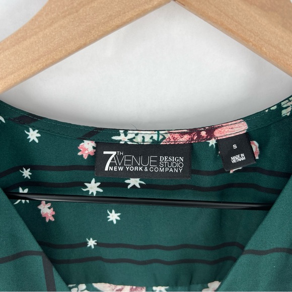 New York & Company Floral Green Full‎ Sleeve Tie Waist Faux Wrap Top Size S - Picture 2 of 14